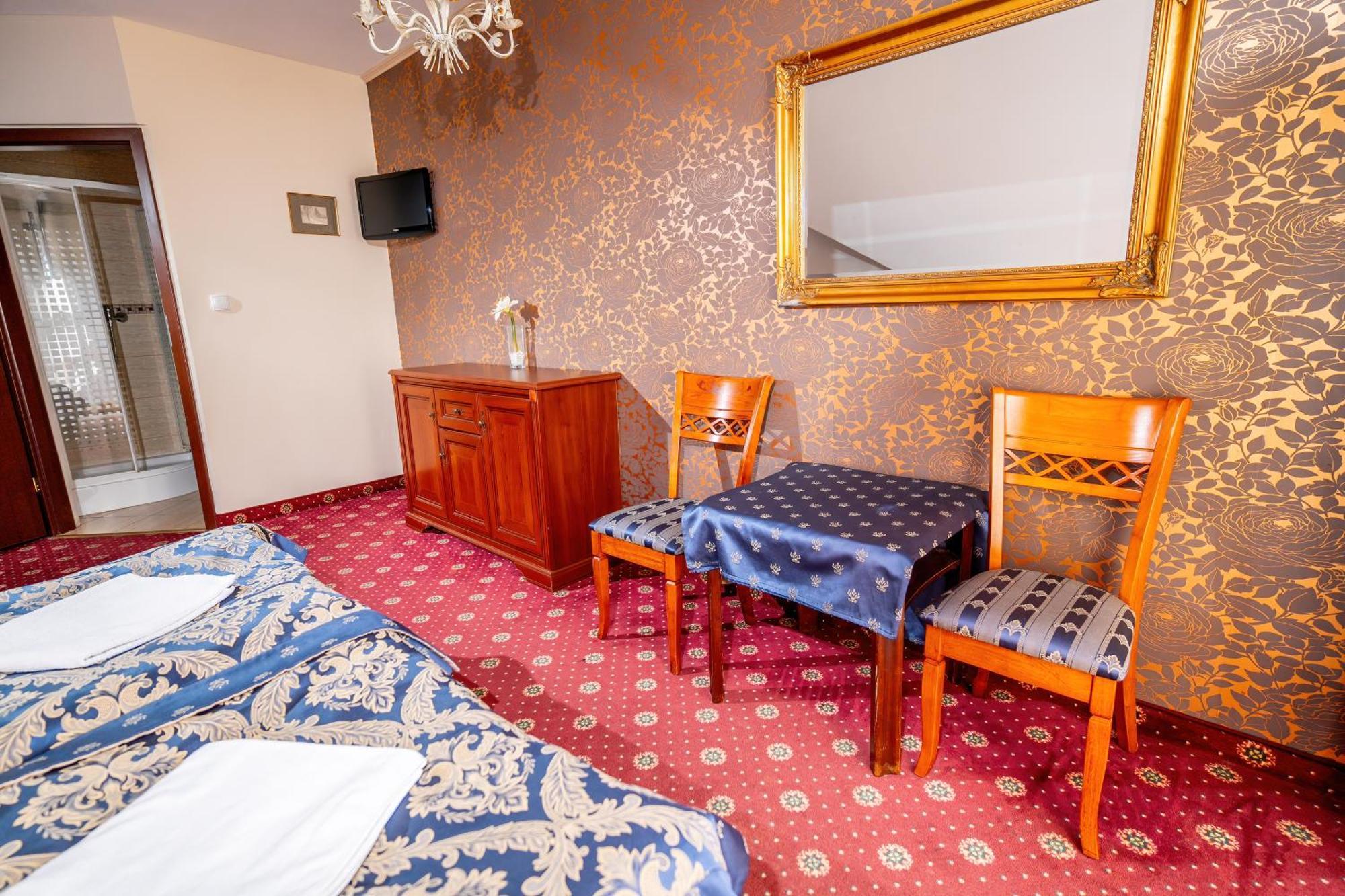 Morawa Hotel *