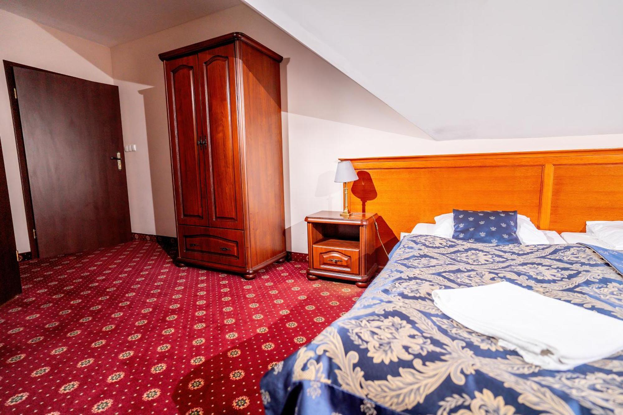 Morawa Hotel *
