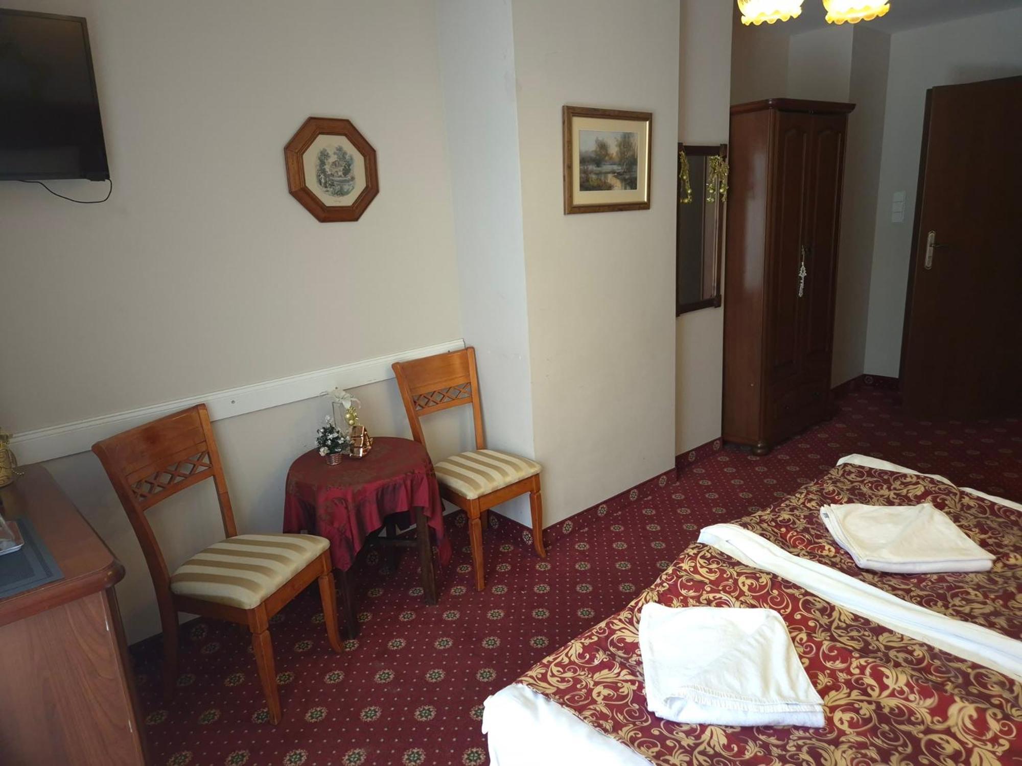 Morawa Hotel *